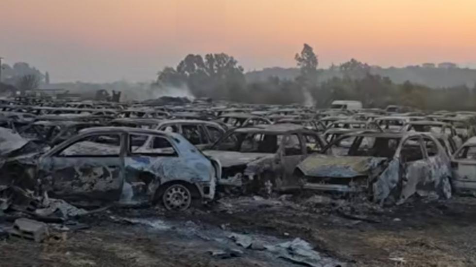 Φωτιά-Αχαΐα: Νεκροταφείο χιλιάδων αυτοκινήτων η μάντρα του ΟΔΔΥ